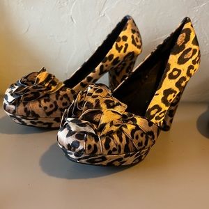 Platform leopard print Rocket Dog heels.